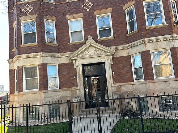 3rd image of 6218 S University Ave #3