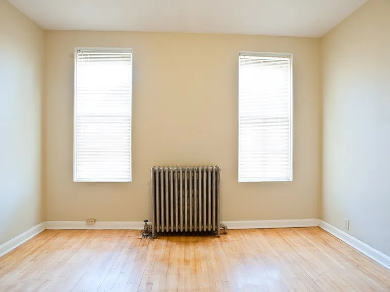 1 Bd/1ba W Heat Near Brady Half Off First Month — Photo 18