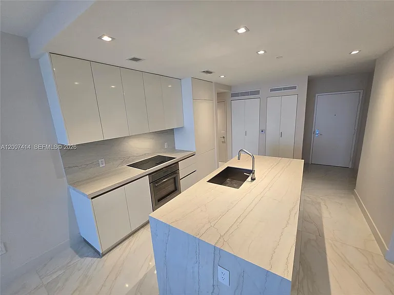 700 NE 24th St #3104 — Photo 14