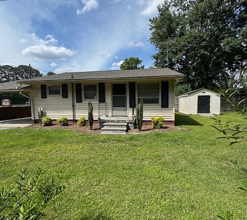 1st image of 301 Woodview Dr