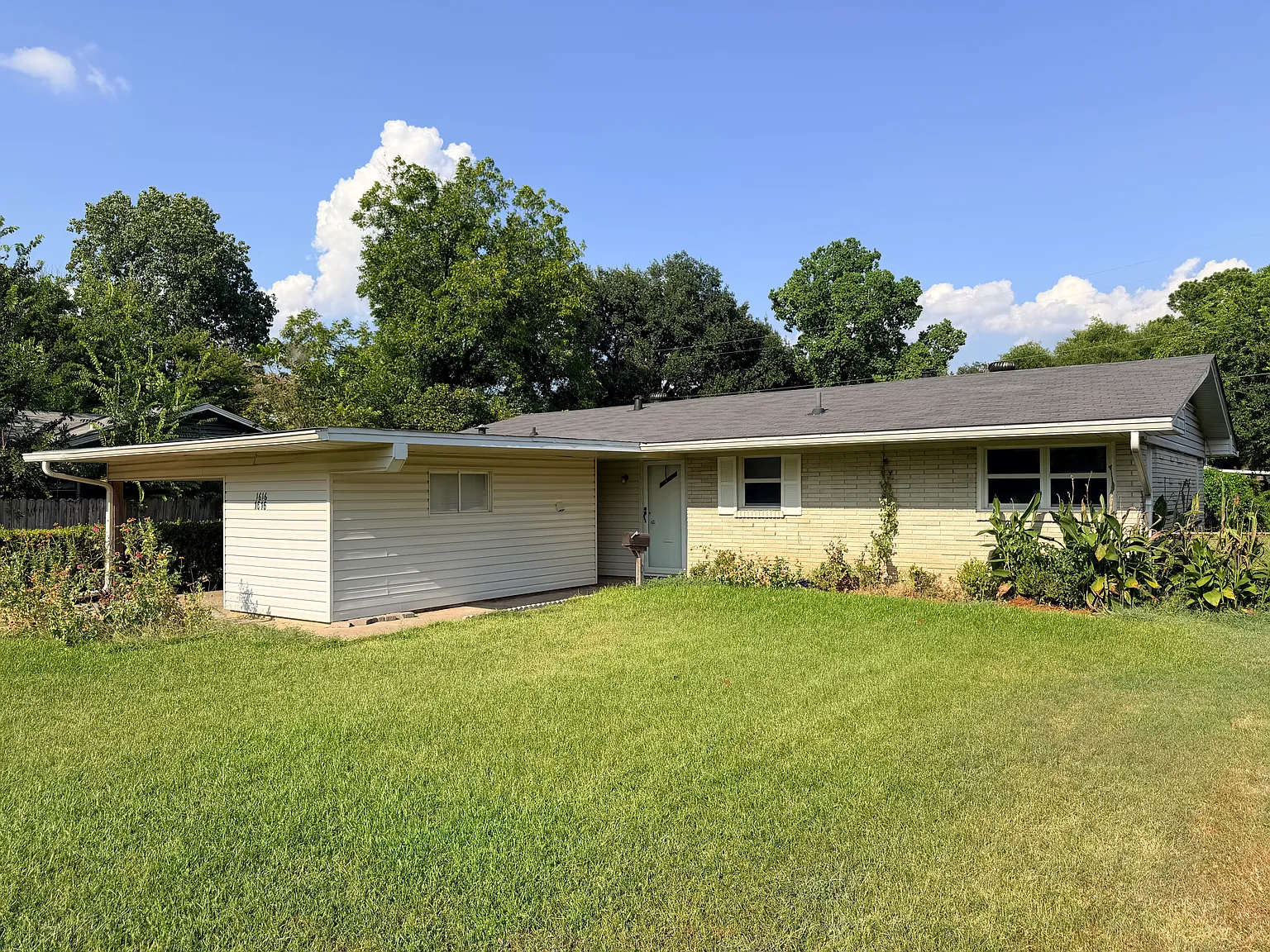 3 bed, 1222 sqft, $1,100 — Photo 1