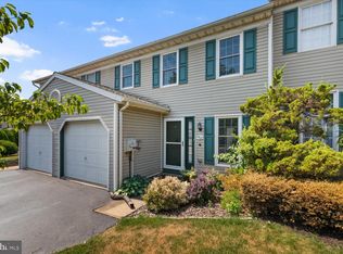 462 Crosswinds Dr, Lititz, PA 17543