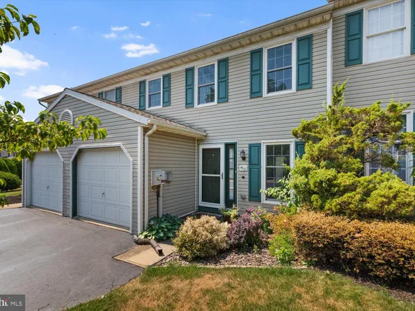 462 Crosswinds Dr, Lititz, PA 17543