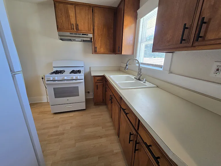 275 N Olive St — Photo 5