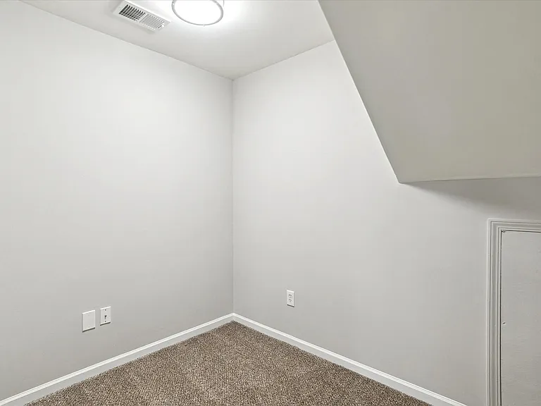 1 Bedroom - 1 Bed / 1 Bath - 961 Sq.Ft.
