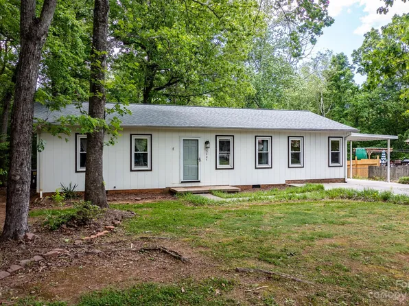5407 Glenview Dr, Hickory, NC 28602