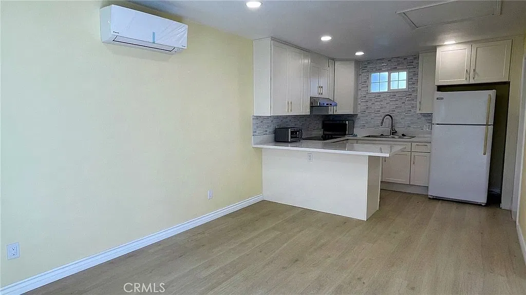 1 bed, 400 sqft, $2,000 — Photo 3