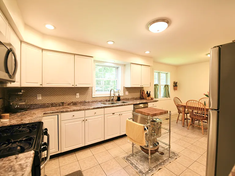 54 Lakeside Dr — Photo 8