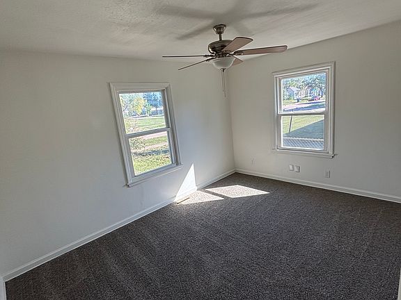 5th image of 1111 N Ash Ave