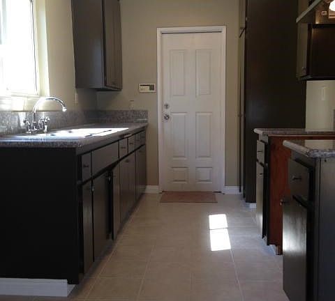 5th image of 1015 W Hill Dr
