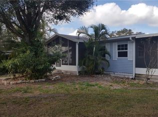 909 Oak St SW, Ruskin, FL 33570