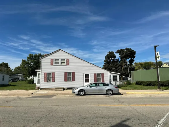 104 S 1st Ave, Forreston, IL 61030