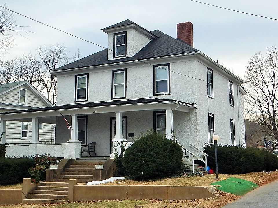208 Grand Avenue
