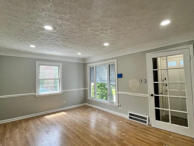 1367 Churchill Rd — Photo 3