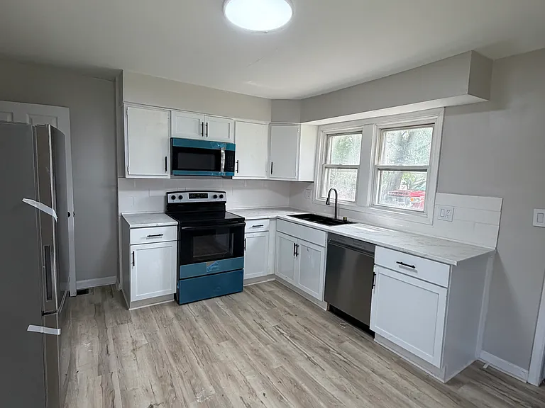 710 N Purdum St #710 — Photo 3