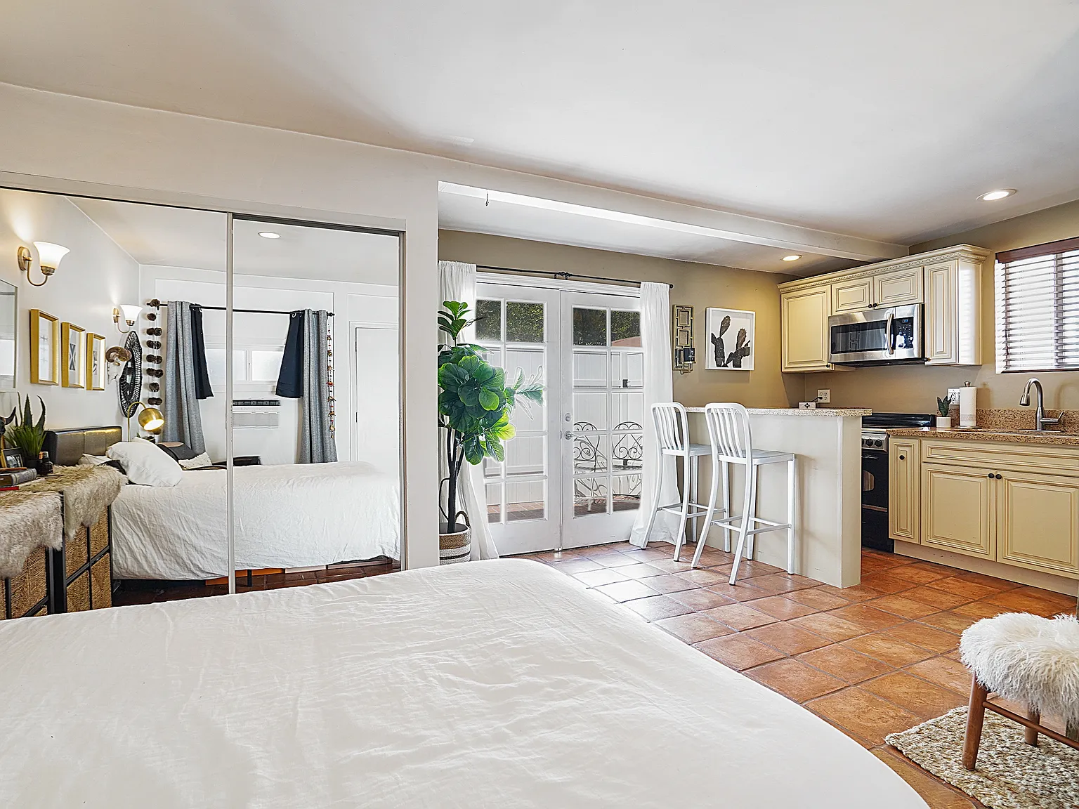 Studio, 400 sqft, $1,995 — Photo 3