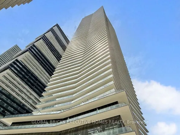 38 Annie Craig Dr #Penthouse 207, Toronto, ON M8V 0G9