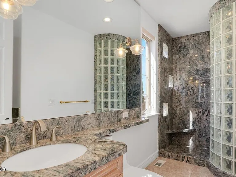 4690 Aberfeldy Rd — Photo 21