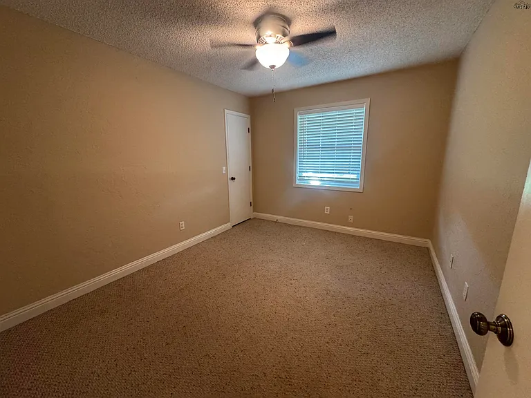 2113 Selma Dr — Photo 10