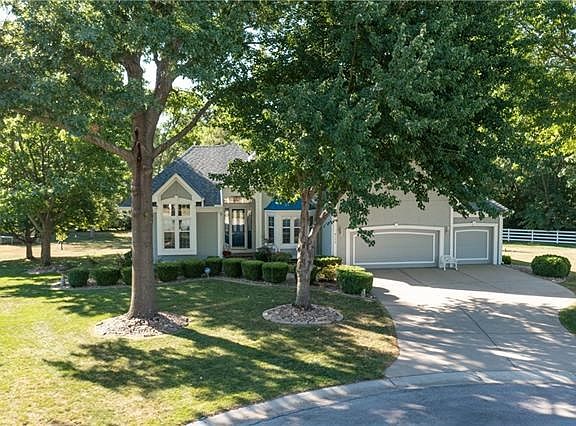 2nd image of 4112 NE Georgian Ct