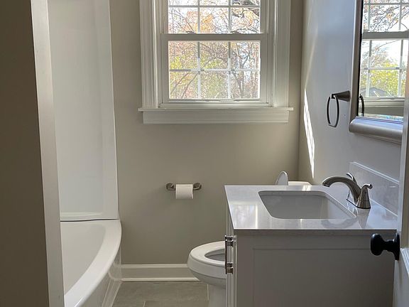 2nd image of 104 Elizabeth Dr