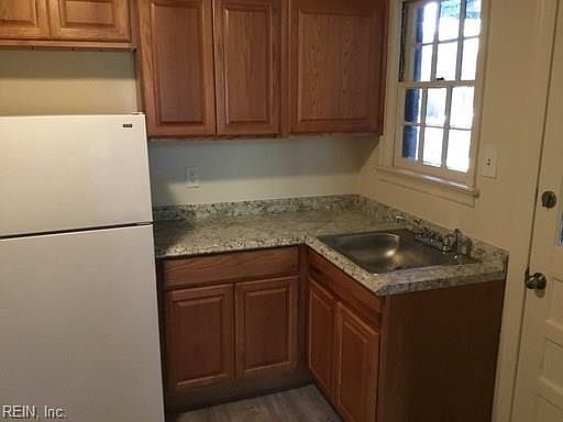 2nd image of 2129 Chesapeake Dr APT B3