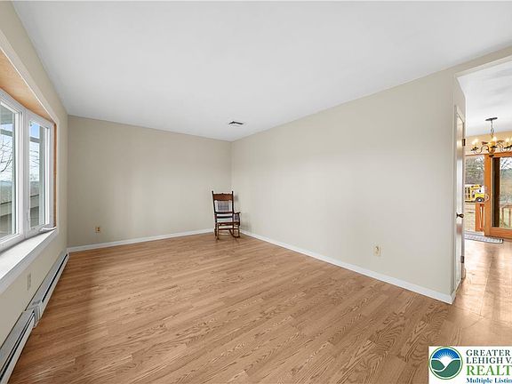 3rd image of 6527 Walnut Ln
