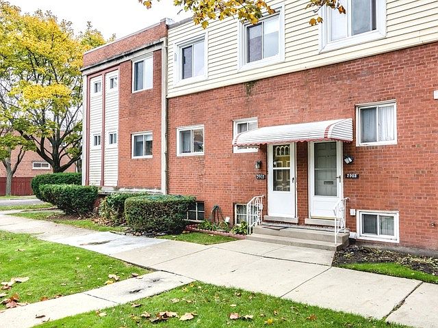 1st image of 2903 W Glenlake Ave