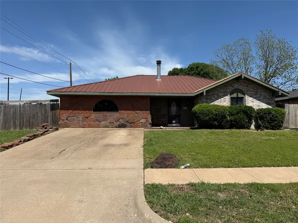 4902 Stagecoach Ln, Garland, TX 75043