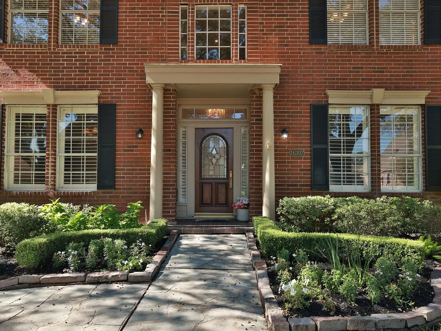 5 bed, 3.5 bath, 3571 sqft, $3,600 — Photo 1