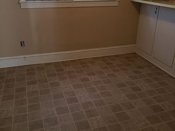 4th image of 3685 Linn Ave