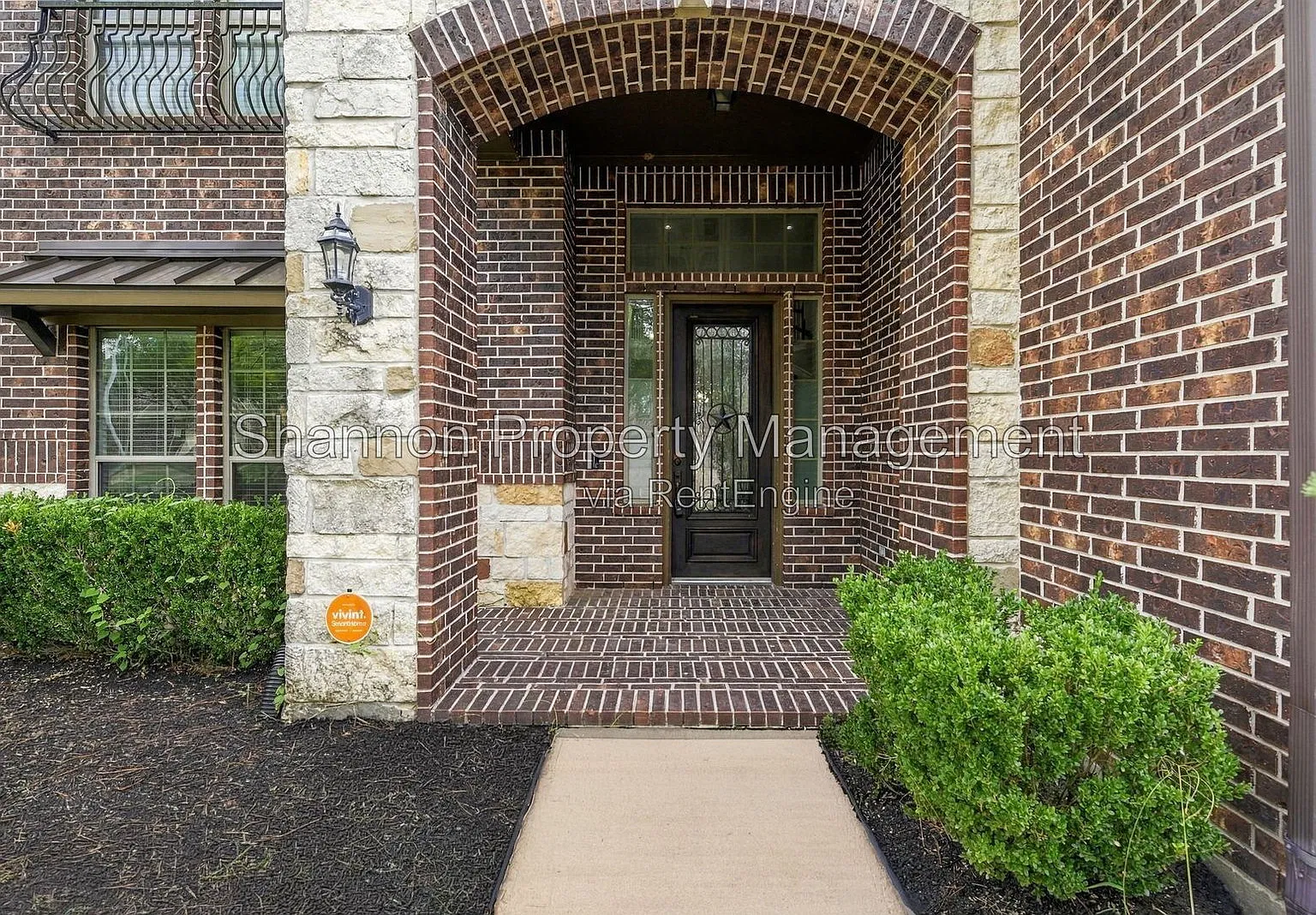 4 bed, 2.5 bath, 3050 sqft, $2,900 — Photo 4