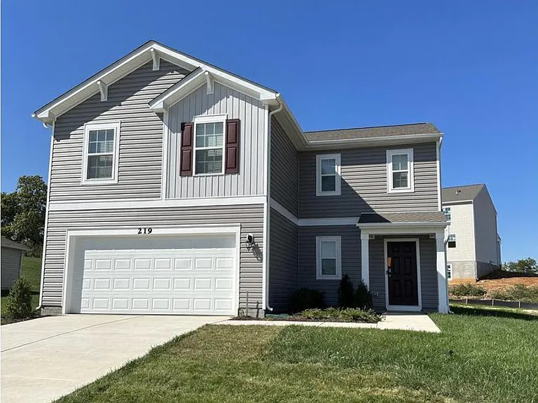 219 Centergate Dr — Photo 2