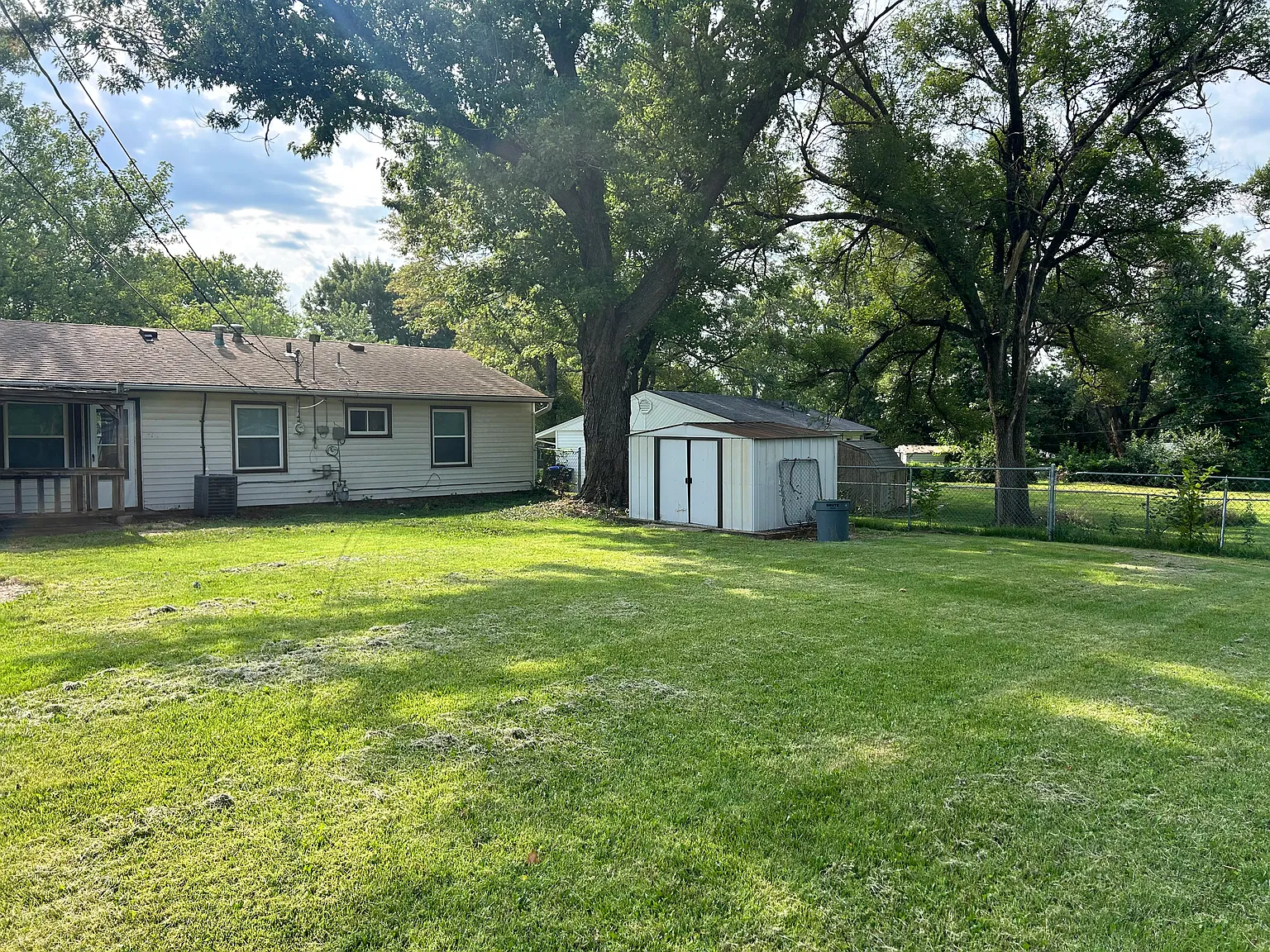 3 bed, 1.5 bath, 970 sqft, $1,200 — Photo 3