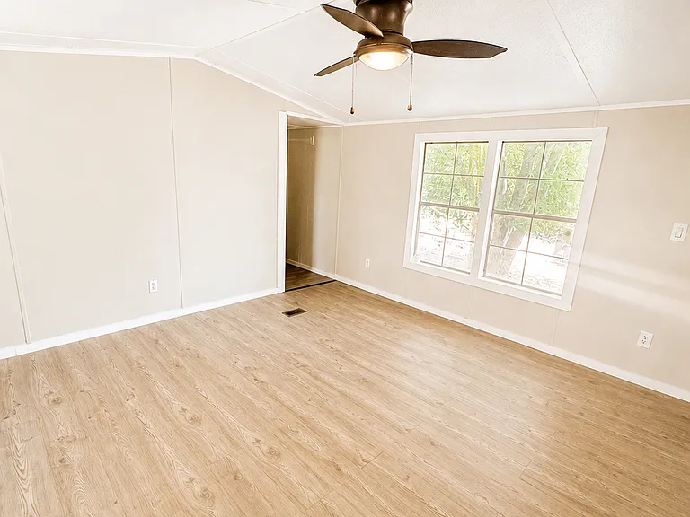 325 Green Dragon Dr — Photo 8