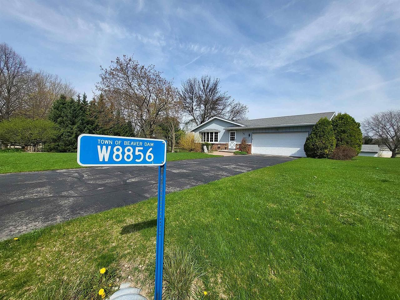 W8856 Burr Oak DRIVE, Beaver Dam, WI 53916 | Zillow