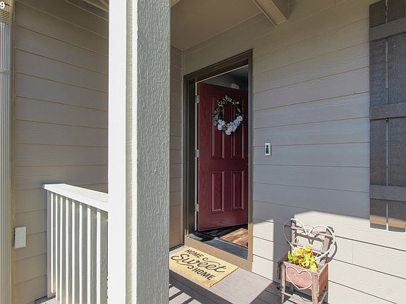 2nd image of 404 Rocky Meadow Dr