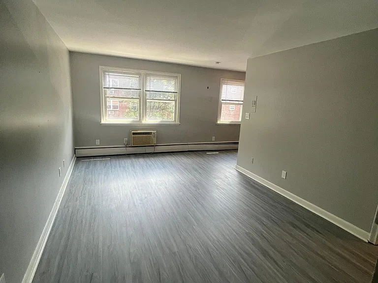 417 Zion St — Photo 2