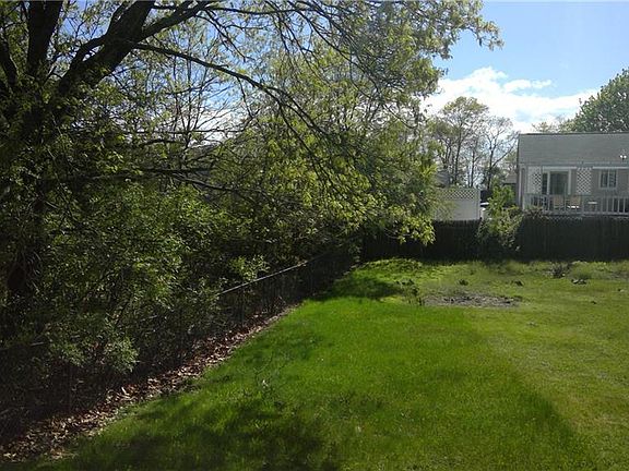 3rd image of 326 Easton Ave