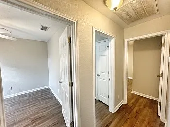 521 Woodlake Dr — Photo 16