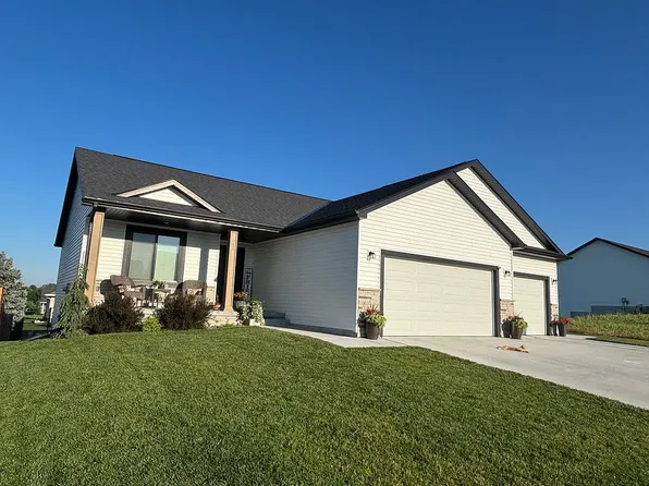 611 Woodsage Rd, Seward, NE 68434