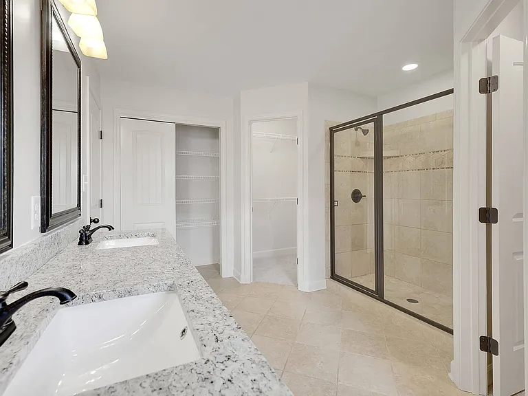 402 Lucy Cir — Photo 31