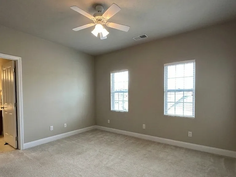 2537 Suncrest Vlg — Photo 8