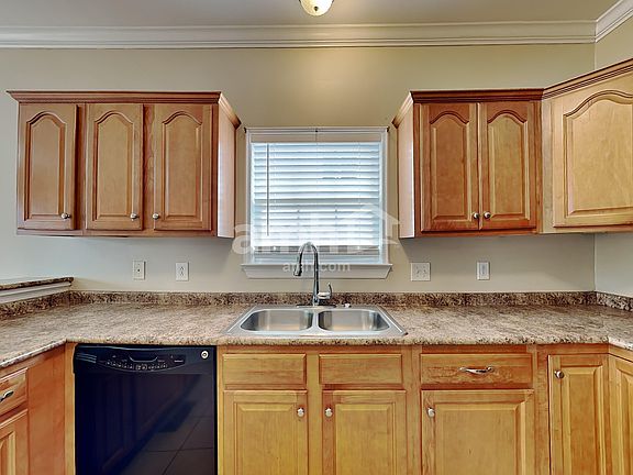 4th image of 5072 Republic Ave