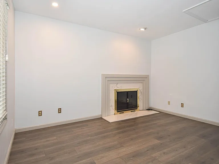 4444 Lindell Blvd #7 — Photo 26