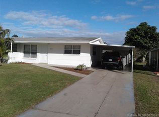 1113 Vineyard Pl, Lehigh Acres, FL 33936