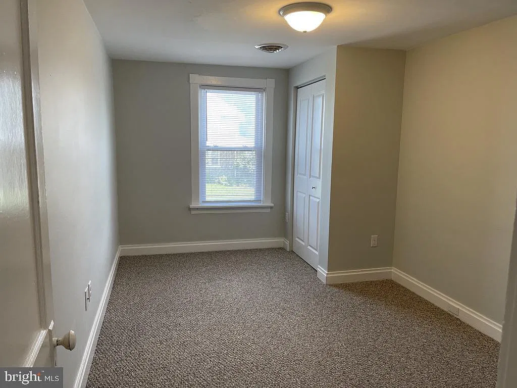 2 bed, 1.0 bath, 1000 sqft, $1,350 — Photo 3