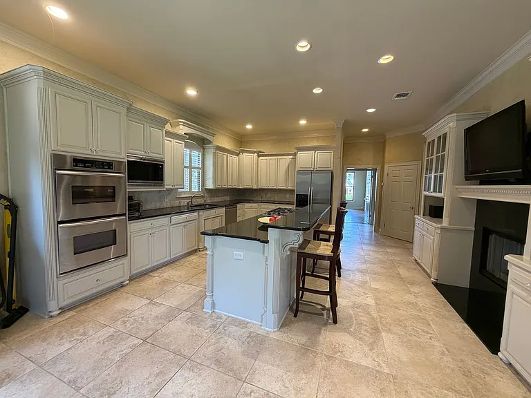 1073 Waters Edge Cir — Photo 6