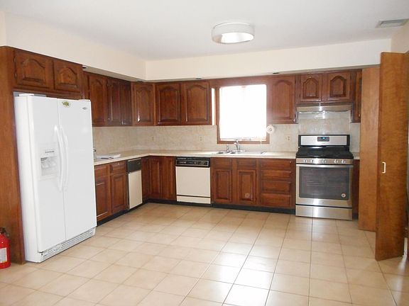 Eat In Kitchen 15' x 14'