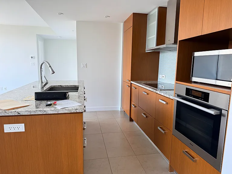 1028 Barclay St #3105 — Photo 3